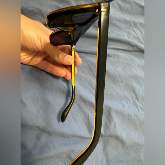 Men’s Gucci GG 1039S Sunglasses - Picture 3 of 4